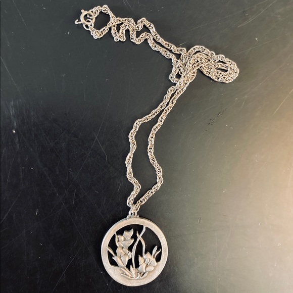 Vintage Pewter Floral Necklace - Picture 7 of 11